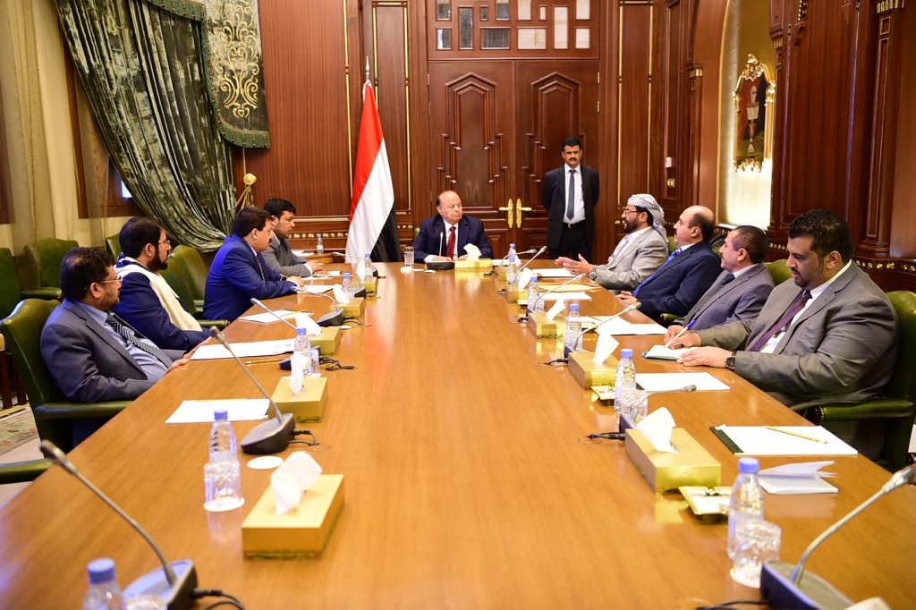 هادي يجتمع في الرياض بعدد من محافظي المحافظات