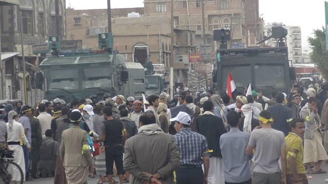 اللجنة الأمنية العليا تقول إن الأمن حاول فتح طريق المطار بسبب تعطيل الحوثيين حركة السير وإغلاق وزارتين