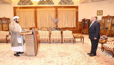 العامري يؤدي اليمين الدستورية أمام هادي بعد شهرين من تعيينه وزيراً للدولة في حكومة بحاح