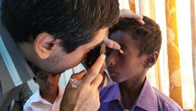 حملة خيرية للأطفال المكفوفين في الحديدة