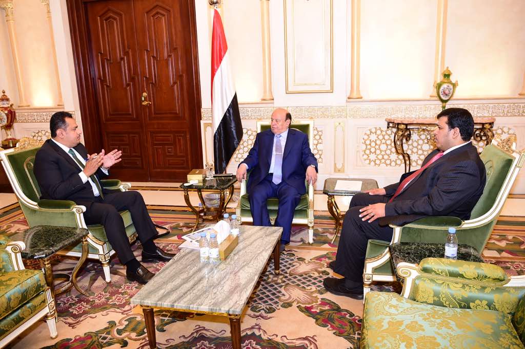 الرئيس يؤكد على تطبيع الحياة بالمناطق المحررة وفتح مكاتبها