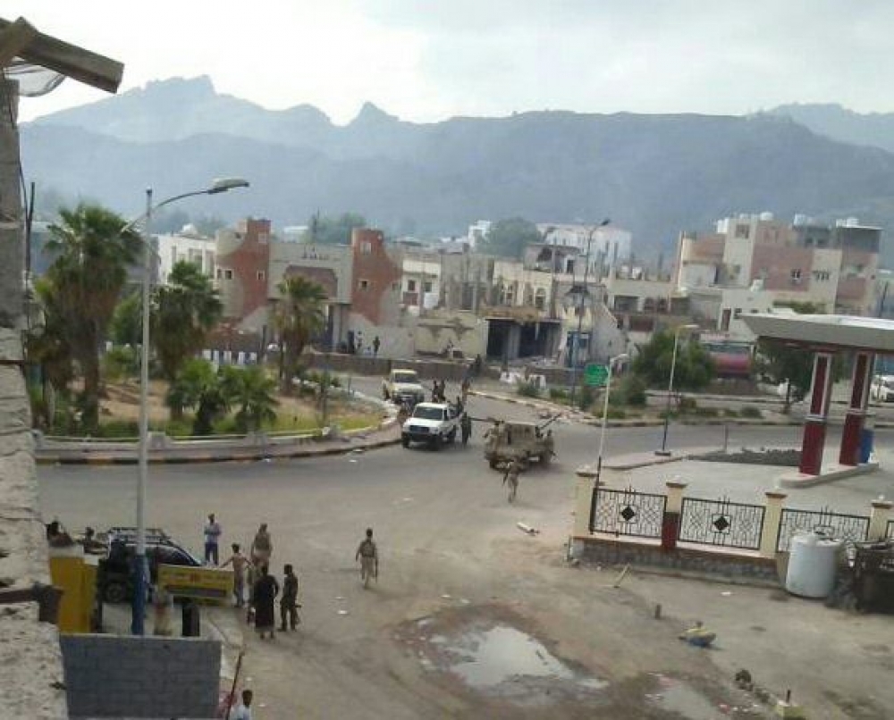 تجدد الاشتباكات بصورة أعنف في مقر إدارة أمن عدن وانتحاري آخر يفجر نفسه
