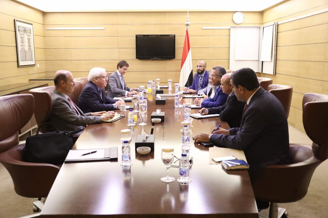 «بن دغر» للمبعوث الأممي: أزمة اليمن واضحة ولا تحتاج لتفسير.. انقلاب ورد غطاه!