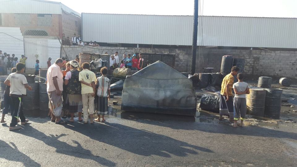 Hodeidah: 3 civilians killed in grenade explosion, huge fire in gas station  