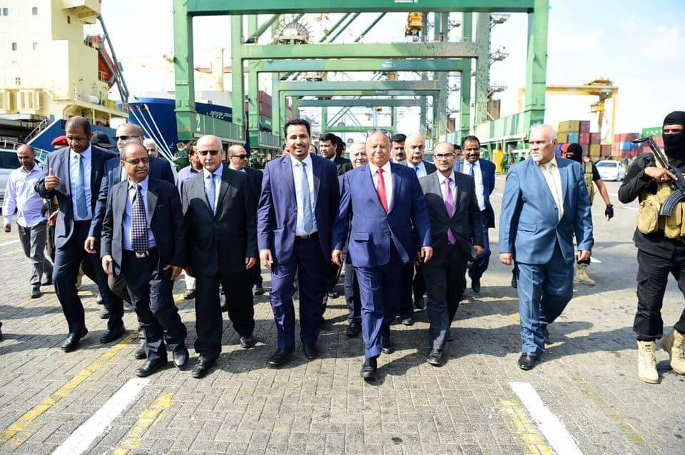 Hadi visits Aden port under intensive military and security deployment