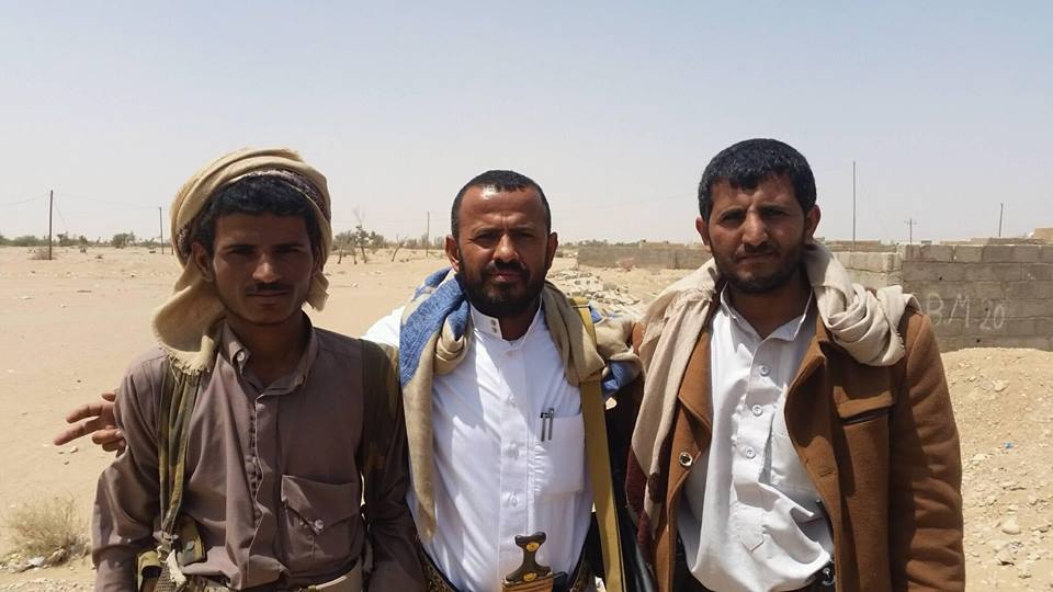 Prominent Houthi figure and security guards join pro-government forces, popular resistance destroy armored vehicle