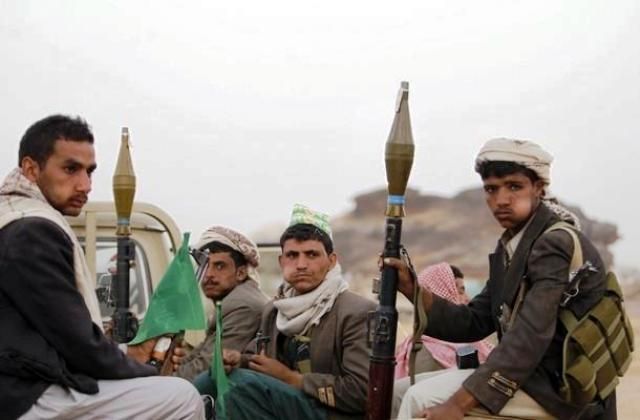 قتلى وجرحى في قصف للحوثيين بالمدافع وصواريخ (لو) استهدف منزلاً في الشرية بالبيضاء