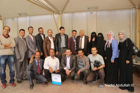 ناشطون من ساحة التغيير يلتقون باسندوة و«يتبادلون معه الاعتذارات» ناشطون من ساحة التغيير يلتقون باسندوة و«يتبادلون معه الاعتذارات»