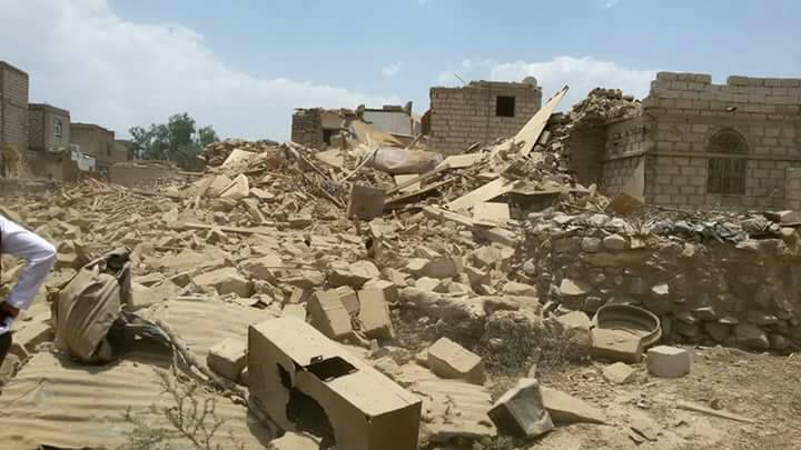 Houthis kidnap civilians, blow up a house in al Bayda