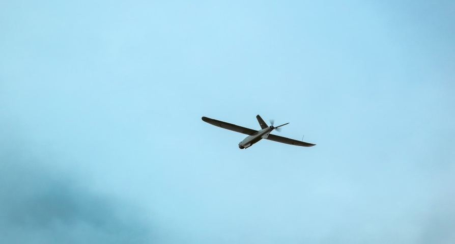 بعد يومين من حادثة مماثلة.. مسيّرات مجهولة تعاود التحليق فوق مناطق بحضرموت