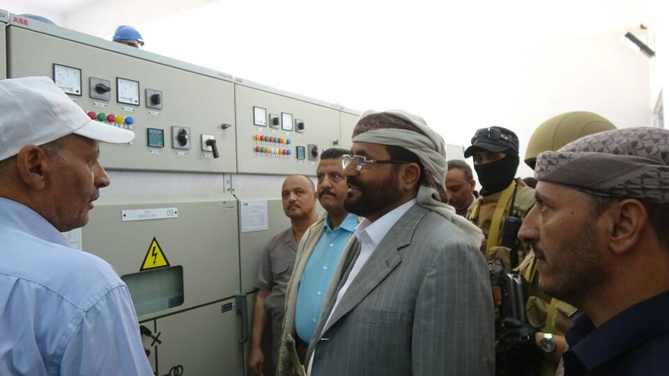 «العرادة» يتفقد مستوى تنفيذ مشروع ربط مارب بالكهرباء الغازية