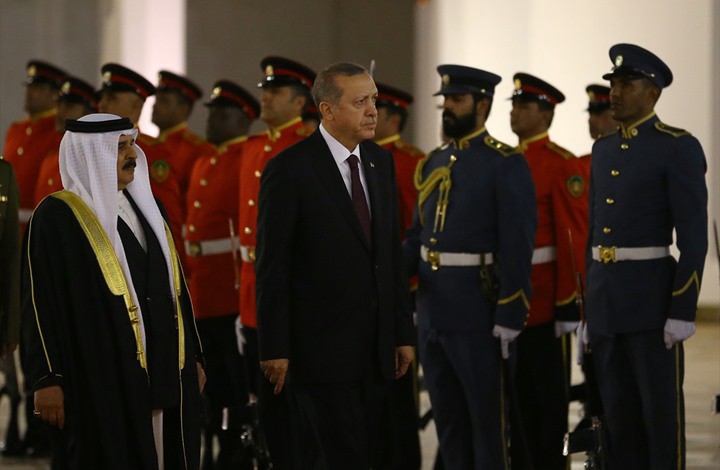 أردوغان يصل البحرين في مستهل جولته الخليجية