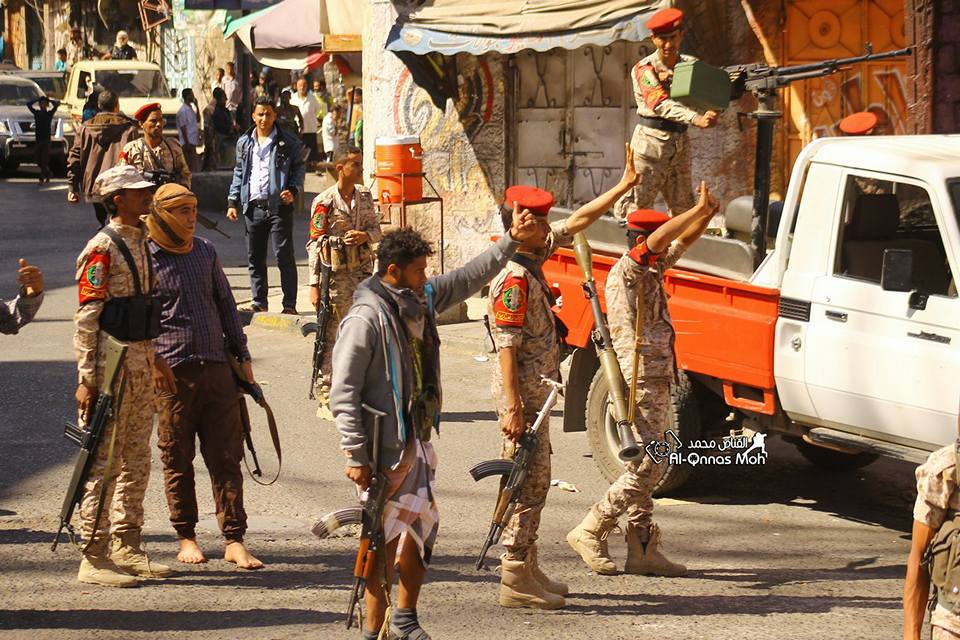 وساطة تنجح بإيقاف المعارك مؤقتاً بين كتائب أبو العباس ولواء الصعاليك في تعز 