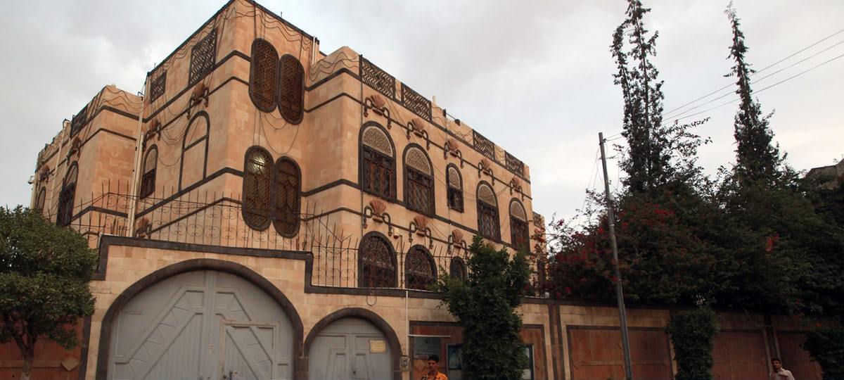 الخارجية اليمنية تدين اعتداء الحوثيين للمرة الثانية على سفارة السودان بصنعاء