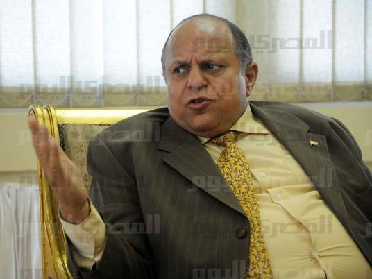 وزير الاتصالات المصري يستقيل من منصبه  