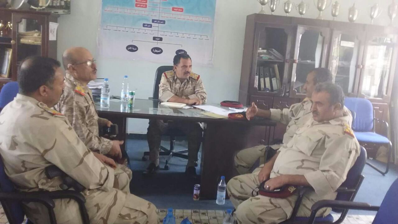 قيادة محور تعز تشكل لجنة لاستقبال شكاوى المتظلمين من افراد الجيش لعملية الترقيم 