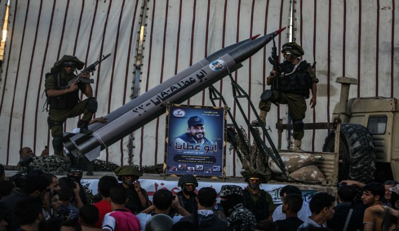 فصيل عسكري في غزة يكشف النقاب عن صاروخين جديدين فصيل عسكري في غزة يكشف النقاب عن صاروخين جديدين