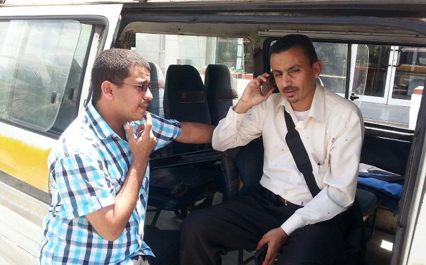 مصور الجزيرة يروي تفاصيل الاعتداء عليه في عدن: وصفوني بالعميل.. وضربوني بعنف