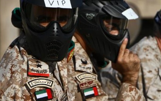 الامارات تعلن تحرير رهينة بريطاني من قبضة القاعدة في اليمن بعملية عسكرية خاصة
