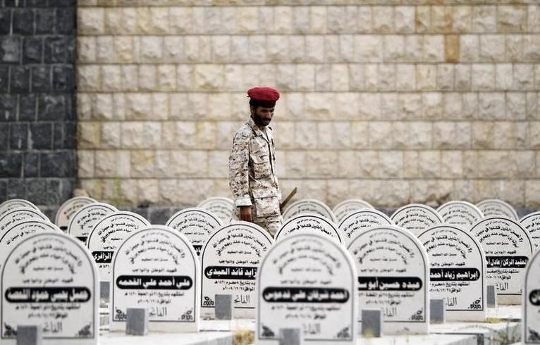 تشييع جثامين جنود من الجيش والأمن قضوا في هجمات للقاعدة والحوثيين
