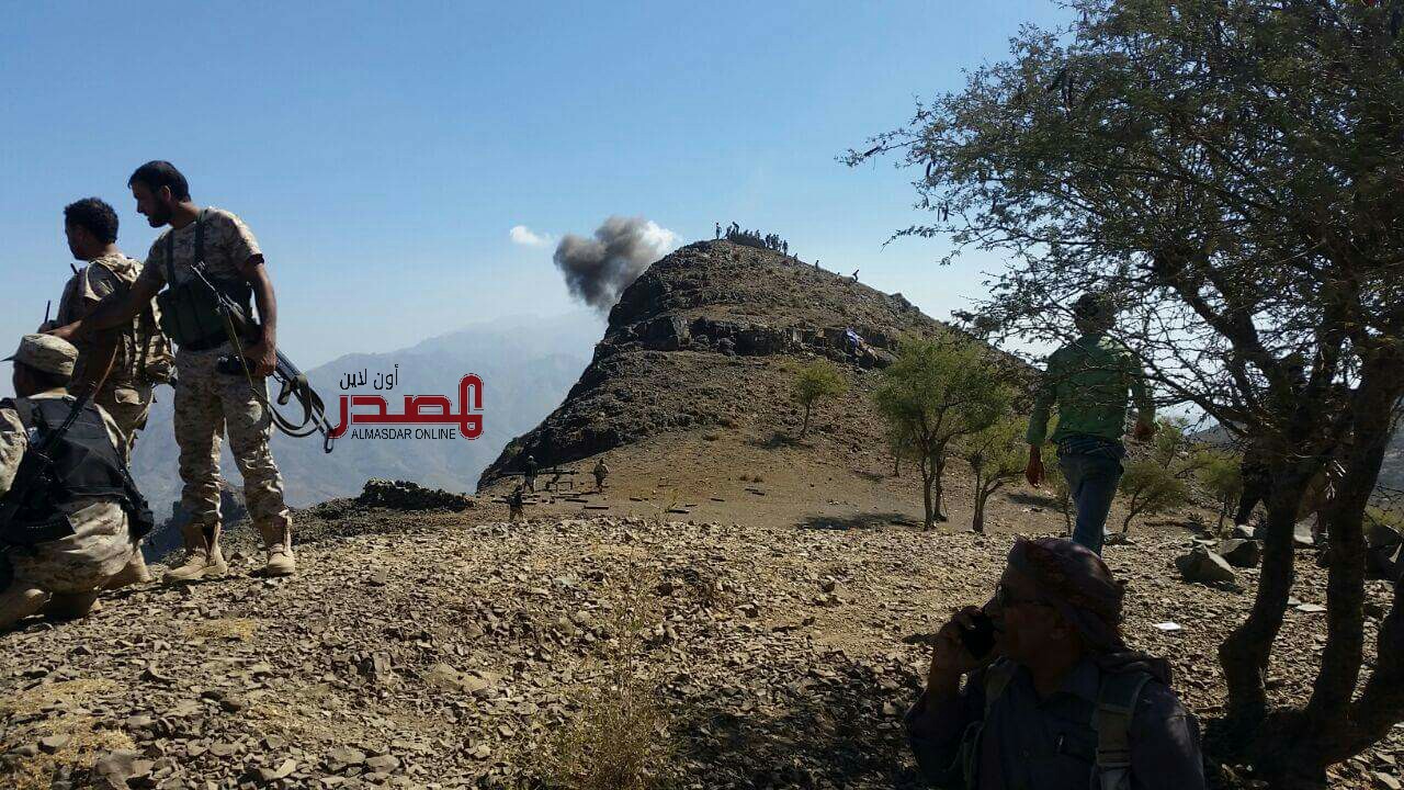تجدد المعارك بين القوات الحكومية والحوثيين جنوب غرب محافظة تعز وشمال لحج