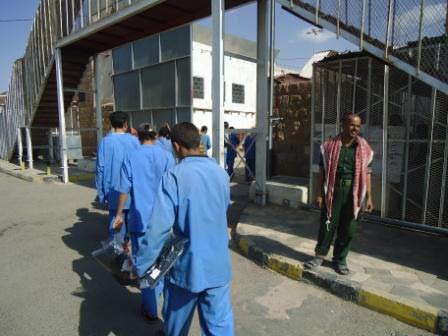 الحوثيون يفرجون عن متهمين بالقتل من السجن المركزي بمحافظة إب