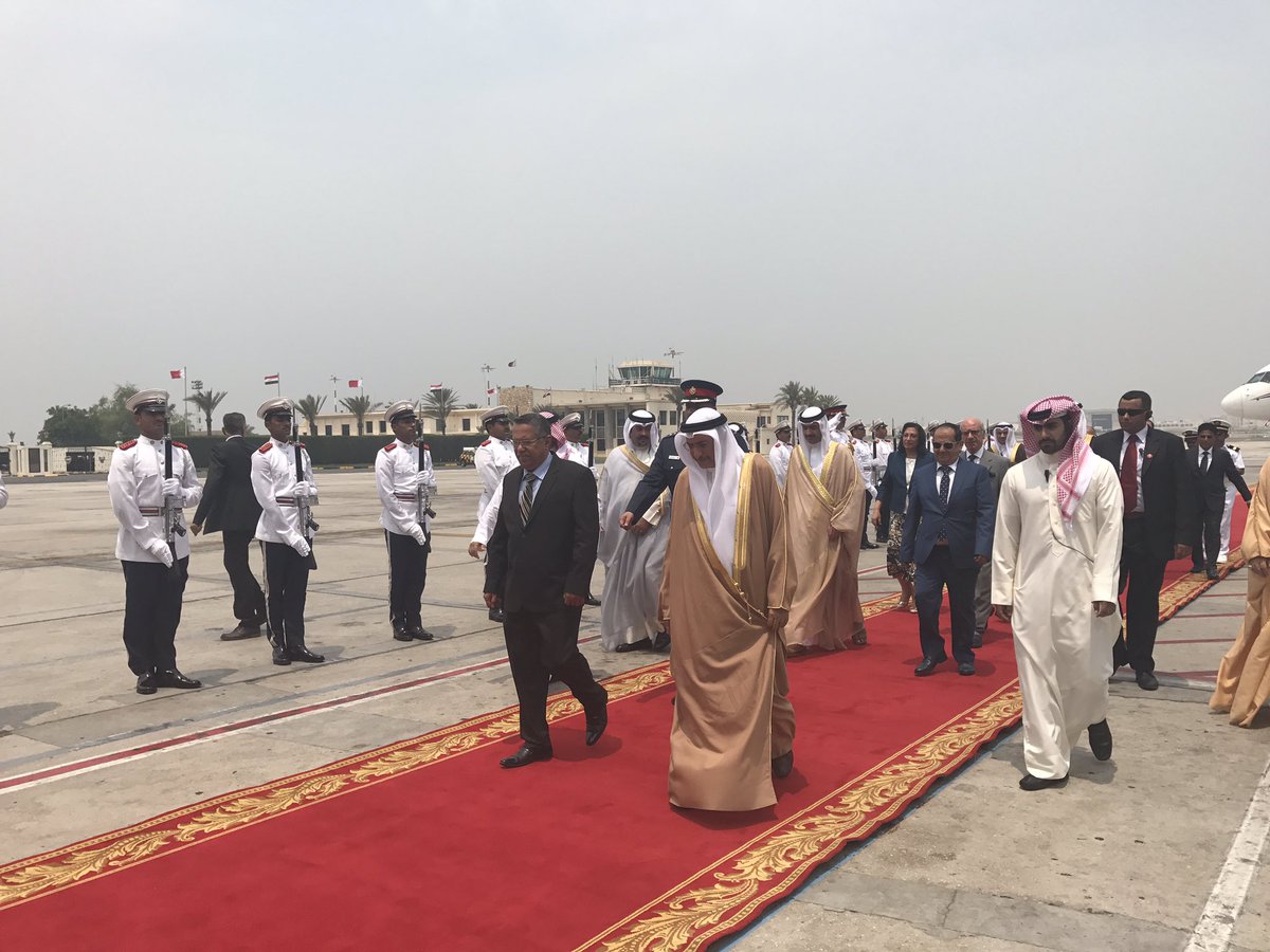 رئيس الحكومة اليمنية يصل المنامة في زيارة رسمية يلتقي خلالها ملك البحرين