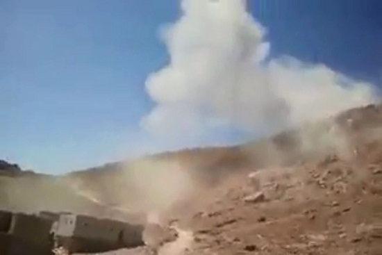 شهود: الحوثيون يشنون قصفاً عنيفاً بصواريخ الكاتيوشا على دماج بصعدة بعد فشل اقتحامها 