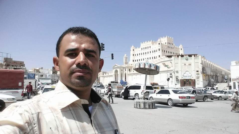 نقابة الصحفيين تدين احتجاز الصحفي الشاطر في مارب 