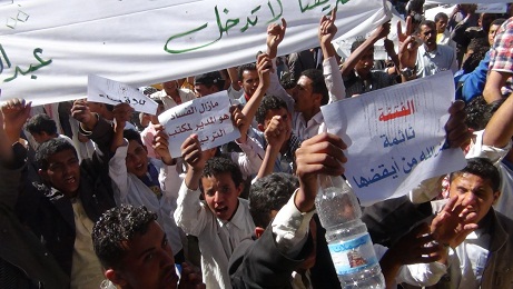 أبناء بعدان يتظاهرون للمطالبة بتغير مدير الأشغال العامة على خلفية فساد  