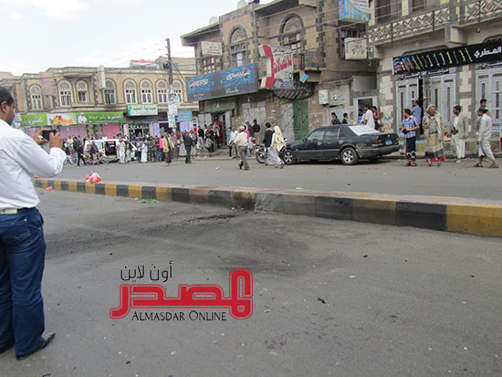 جرحى في انفجار قنبلتين زرعتا في كومة قمامة بشارع الرباط في صنعاء (صور وفيديو)