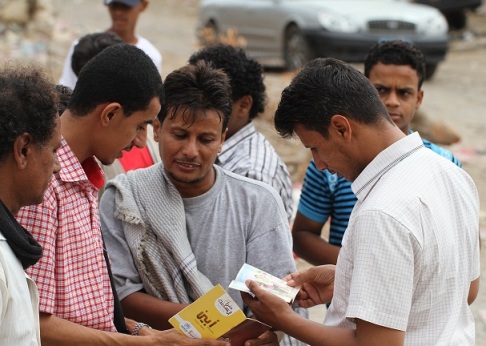 «صناع النهضة» تنفذ مشروع الكتيب التوعوي «أبين بداية جديدة»