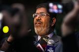 الرئيس المصري يمنح الجيش سلطة توقيف المدنيين ويوقف تعديلات جديدة على قانون الضرائب  