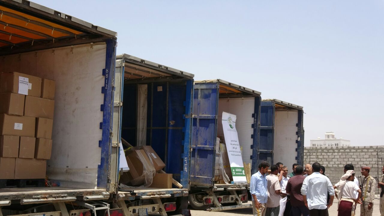 مركز الملك سلمان يقدم شحنة طبية لمستشفى الثورة الحكومي بمدينة تعز