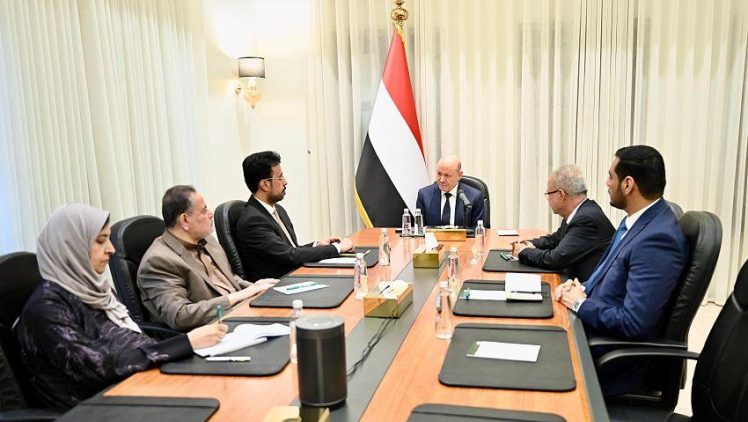 العليمي: لن نسمح باستمرار الابتزاز أو مصادرة قرار الحرب والسلم في اليمن