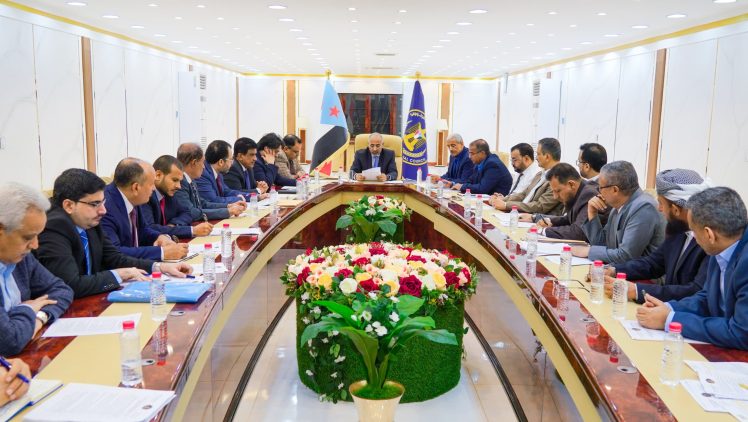 الانتقالي (المنحل) يعترف بمبلغ 14 مليار ريال بعد حجزها في أحد حساباته البنكية ويقول إنها مخصصات التغذية لقواته لشهرين