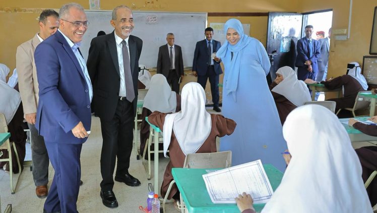 بمشاركة أكثر من 93 ألف طالب وطالبة.. الصبيحي يدشّن اختبارات الثانوية العامة في المحافظات المحررة