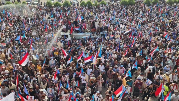 برنامج تصعيدي ومحاولة اقتحام لمقر أممي.. الانتقالي (المنحل) يحشد أنصاره في عدن وحضرموت رفضاً لما يصفها بـ"الوصاية السعودية"