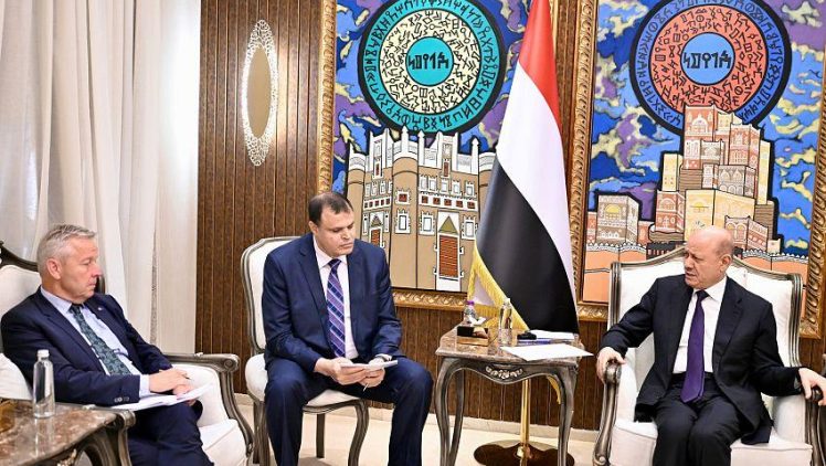 العليمي لوفد البرلمان الأوروبي: أي سلام لا يستعيد مؤسسات الدولة ويحتكر السلاح سيبقى هدنة مؤقتة