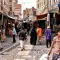 كيف يعيش اليمنيون وسط تدهور الريال وانحسار المعونات؟