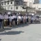 وقفة احتجاجية لطلاب مدرسة عمار بن ياسر تنديدًا باغتيال مديرها في الانفجار الذي استهدف مقر الإصلاح بتعز