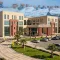 البسط على الأرض يهدد أكبر مشروعٍ تعليميٍّ وصحيٍّ في عدن.. منحة مستشفى جامعي بـ100 مليون دولار على المحك