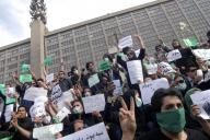 فرودس الزهراء.. رواية إيرانية مصورة عن ضحايا الاحتجاجات على فوز نجاد