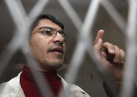 وزير العدل يرسل مذكرة إلى الرئيس هادي تطلب العفو عن الصحفي عبدالإله حيدر