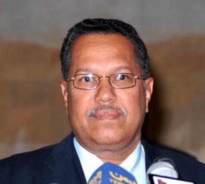 وزير الاتصالات بن دغر يقول إن مسلحين أطلقوا الرصاص في الهواء أمام منزله