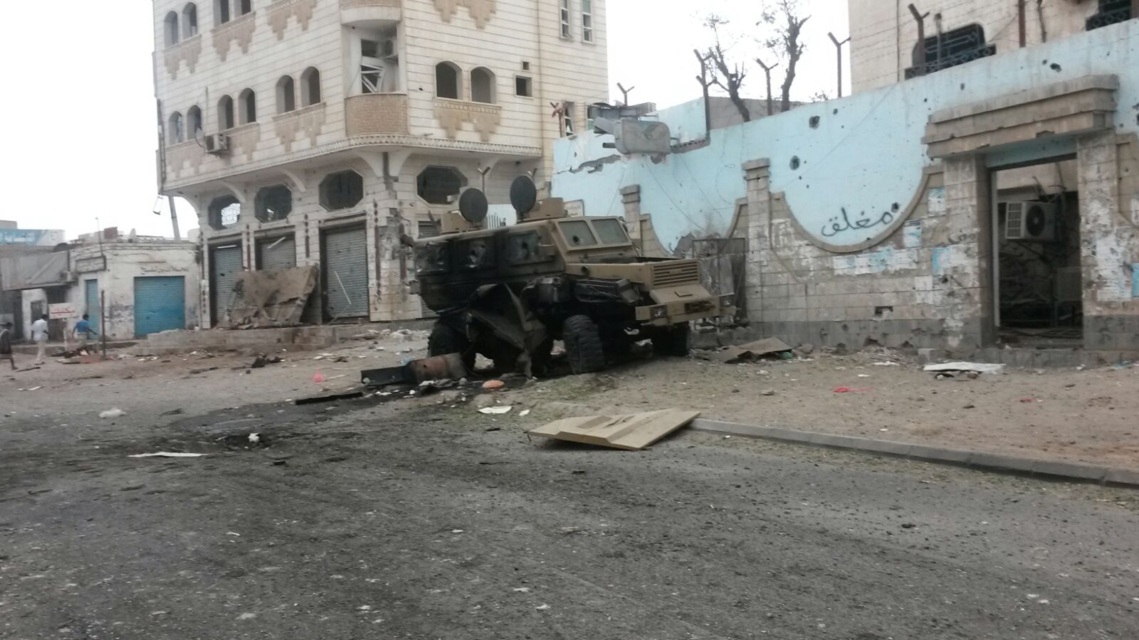 مقتل 14 مسلحاً و3 مدنيين في معارك عدن والقوات الحكومية تسيطر على أجزاء من المنصورة