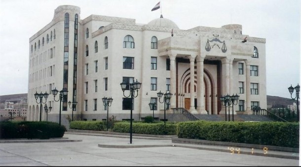 قضاة ووكلاء نيابات في ذمار يوضحون كيف أساء قيادي حوثي للقضاء وحوله إلى «شؤون قبائل»