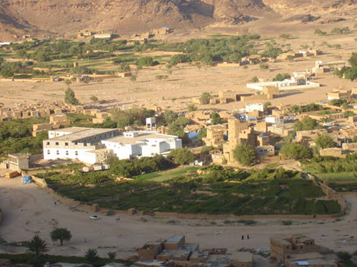 حرب مستمرة بين الحوثيين والسلفيين شمالي اليمن وإصابة مسن بجروح بليغة