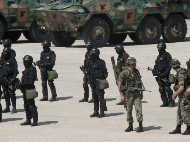 الحوثيون يسيطرون على معسكر الصباحة بصنعاء واتهامات لقيادته بالخيانة وتسليمه للمسلحين