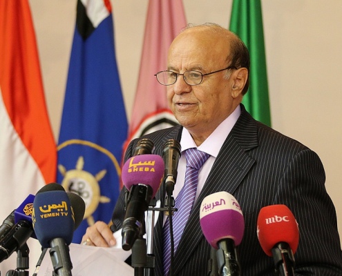 الرئيس اليمني يعلن عودة 70 ألف مدني وعسكري من المبعدين إلى وظائفهم